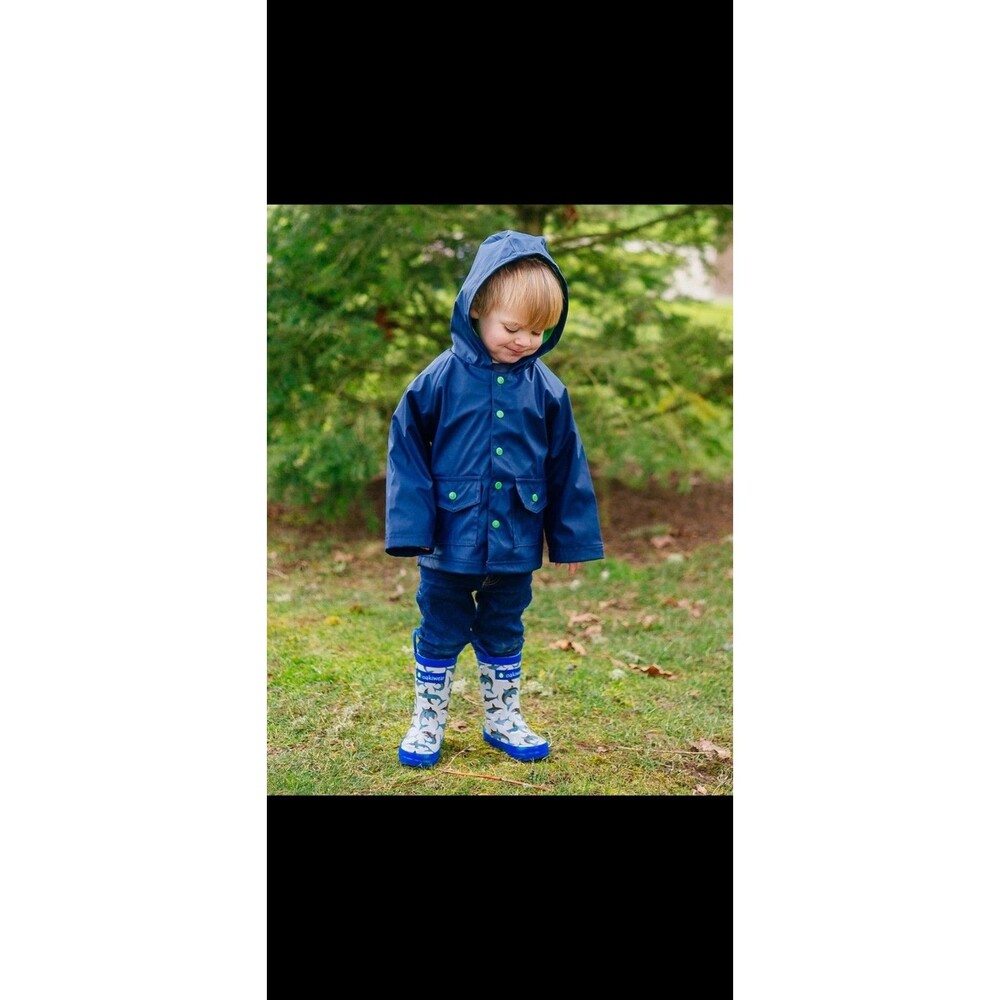 OAKI Kids Lined Rain Jacket in the Navy & Green color pattern